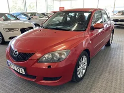 Röd Begagnad 2005 Mazda 3 Inclusive Halvkombi | 11 900 kr (Marknadspris)