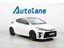 Vit Begagnad 2021 Toyota Yaris Halvkombi | 419 900 kr (Marknadspris)