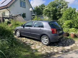 Grå Begagnad 2007 Toyota Corolla Halvkombi | 35 900 kr (Marknadspris)