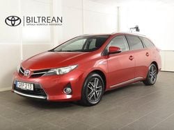Röd metallic Begagnad 2015 Toyota Auris Hybrid Edition Kombi | 129 900 kr (Marknadspris)