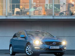 Blå Begagnad 2015 Volvo V60 Momentum Kombi | 149 900 kr (Marknadspris)