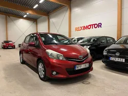 Röd Begagnad 2013 Toyota Yaris Active Halvkombi | 69 900 kr (Marknadspris)