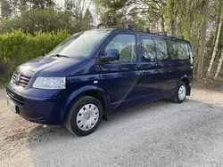 Blå Begagnad 2009 VW Caravelle Comfortline Minibuss | 57 000 kr