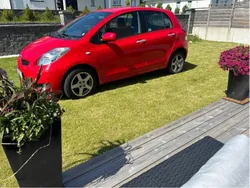 Röd Begagnad 2011 Toyota Yaris Halvkombi | 57 500 kr (Marknadspris)