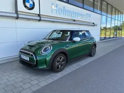 Grön Begagnad 2021 Mini Cooper Essential Halvkombi | 179 500 kr (Marknadspris)