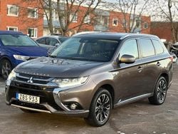 Brun Begagnad 2017 Mitsubishi Outlander P-HEV SUV | 174 500 kr (Marknadspris)