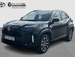 Svart Begagnad 2025 Toyota Yaris Cross Plus SUV | 329 000 kr (Marknadspris)