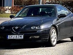 Svart Begagnad 2002 Alfa Romeo GTV Sportkupé | 70 000 kr