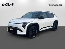 Vit (snow white pearl metallic) Ny 2025 Kia EV3 GT-Line SUV | 552 900 kr (Marknadspris)