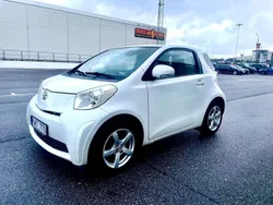 Vit Begagnad 2010 Toyota iQ Halvkombi | 24 800 kr (Marknadspris)