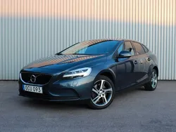 Mörkblå Begagnad 2016 Volvo V40 Momentum Kombi | 164 900 kr (Marknadspris)