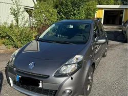 Grå Begagnad 2012 Renault Clio R.S. Halvkombi | 43 000 kr (Marknadspris)
