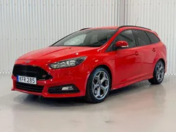 Röd Begagnad 2015 Ford Focus ST Kombi | 169 900 kr (Dyr)