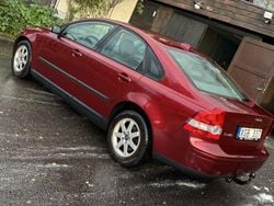 Röd Begagnad 2006 Volvo S40 Sedan | 16 000 kr (Bra pris)
