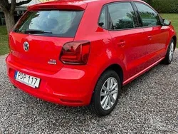 Röd Begagnad 2017 VW Polo Halvkombi | 99 500 kr (Marknadspris)