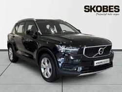 Svart Begagnad 2022 Volvo XC40 Momentum SUV | 279 900 kr (Marknadspris)