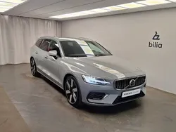 Grå Begagnad 2024 Volvo V60 Plus Kombi | 499 000 kr (Marknadspris)
