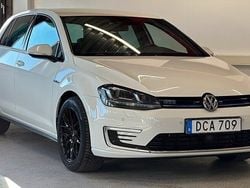 Vit Begagnad 2015 VW Golf VII GTE Halvkombi | 149 900 kr (Marknadspris)
