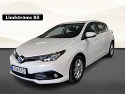 Vit Begagnad 2016 Toyota Auris Hybrid Active Halvkombi | 154 900 kr (Marknadspris)