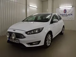 Vit Begagnad 2016 Ford Focus Titanium Halvkombi | 113 900 kr (Marknadspris)