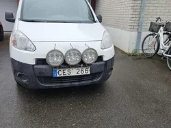 Vit Begagnad 2013 Peugeot Partner Minibuss | 55 000 kr (Marknadspris)