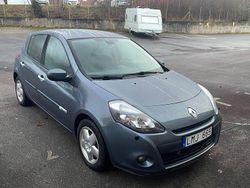 Blå Begagnad 2010 Renault Clio R.S. Halvkombi | 44 900 kr (Marknadspris)