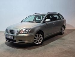 Ljusgrön (grön) Begagnad 2004 Toyota Avensis Kombi | 69 900 kr (Dyr)