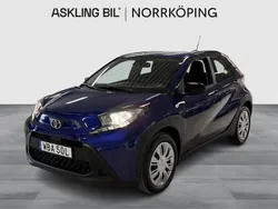 Mörkblå Begagnad 2023 Toyota Aygo Play Halvkombi | 189 000 kr (Marknadspris)