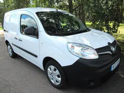 Vit Begagnad 2021 Renault Kangoo Minibuss | 140 000 kr (Marknadspris)