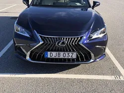 Blå Ny 2025 Lexus ES300H Limited Edition Sedan | 488 000 kr (Marknadspris)