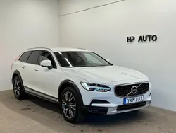 Vit Begagnad 2017 Volvo V90 CC Momentum Kombi | 259 900 kr (Marknadspris)