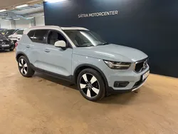 Ljusblå (blå) Begagnad 2017 Volvo XC40 Momentum SUV | 274 900 kr (Marknadspris)