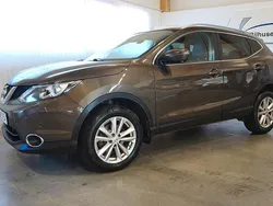 Brun (brunmet / delläder) Begagnad 2016 Nissan Qashqai Tekna SUV | 129 000 kr (Marknadspris)