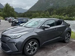 Grå Begagnad 2022 Toyota C-HR Edition SUV | 260 000 kr (Marknadspris)