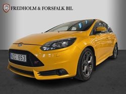 Gul Begagnad 2013 Ford Focus ST Halvkombi | 144 500 kr (Dyr)