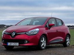 Röd Begagnad 2015 Renault Clio IV Halvkombi | 87 900 kr (Marknadspris)