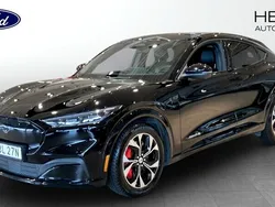 Svart (black) Begagnad 2022 Ford Mustang Mach-E SUV | 404 900 kr (Superpris)