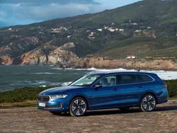 Ny 2024 Skoda Superb Selection Kombi | 444 900 kr (Marknadspris)