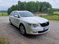 Vit Begagnad 2012 Skoda Superb Kombi | 100 000 kr (Marknadspris)