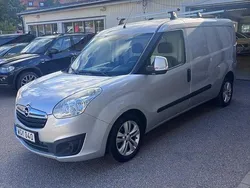 Grå Begagnad 2015 Opel Combo Minibuss | 74 900 kr (Marknadspris)