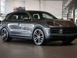 Grå Begagnad 2023 Porsche Cayenne SUV | 1 049 000 kr