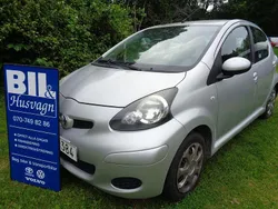 Silver Begagnad 2009 Toyota Aygo Halvkombi | 43 900 kr (Dyr)