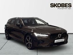 Grå Begagnad 2025 Volvo V60 Plus Kombi | 499 100 kr (Marknadspris)