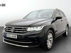Grå Begagnad 2023 VW Tiguan Elegance SUV | 379 900 kr (Marknadspris)