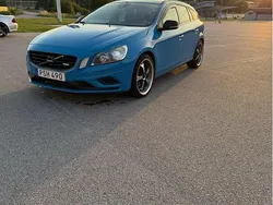 Blå Begagnad 2013 Volvo V60 R-Design Kombi | 133 000 kr (Marknadspris)