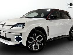 Vit (white) Ny 2025 Renault 5 E-Tech Iconic Halvkombi | 409 900 kr