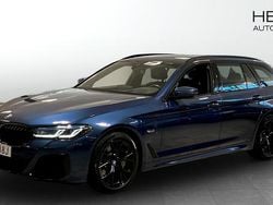 Blå (blue) Begagnad 2022 BMW 530e M Sport Kombi | 389 900 kr (Marknadspris)
