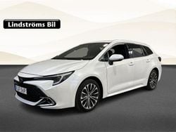 Vit Begagnad 2023 Toyota Corolla Plus Kombi | 289 900 kr (Bra pris)