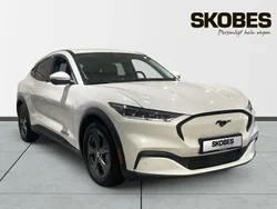 Vit Begagnad 2021 Ford Mustang Mach-E SUV | 369 400 kr (Bra pris)