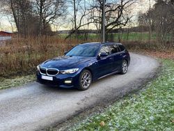 Tansanitblå metallic Begagnad 2021 BMW 320 M Sport Kombi | 325 000 kr